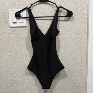SKIMS PLUNGE BODYSUIT